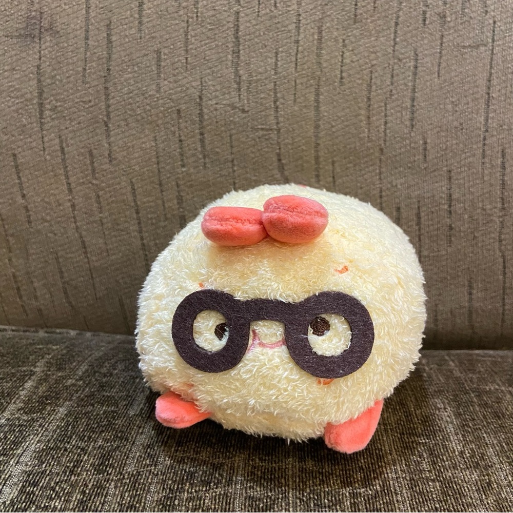 Ebifurai-no-shippo Fried Shrimp Tail Miniso Plush w/ Glasses 5.9” Sumikkogurashi